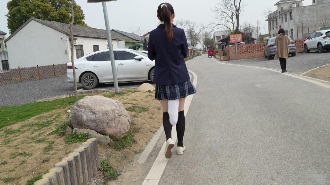 羞死人的一次户外：JK+肛塞尾巴+TD景区人前游玩/小卖部购物-8