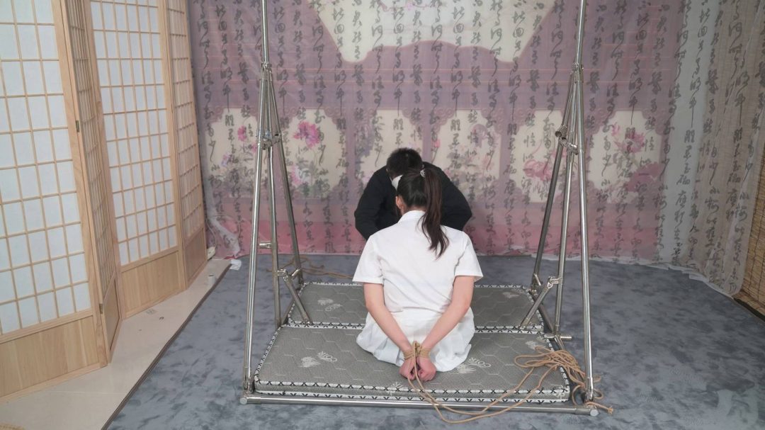 长腿妹子吊起TK电击-3