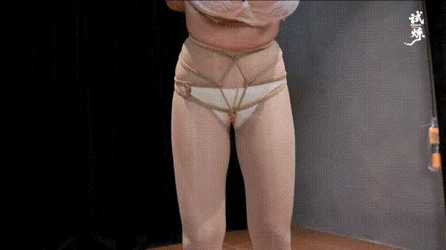 【试炼工作室】- 超级波霸（驴驴）白色内衣紧缚呼之欲出/极致肉货视觉享受超-4