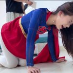 《星焰女超人》脱丝袜羞辱 歹徒站上风 女超人无尽折磨 狗爬抽屁股 拖在地上挠脚摸腿