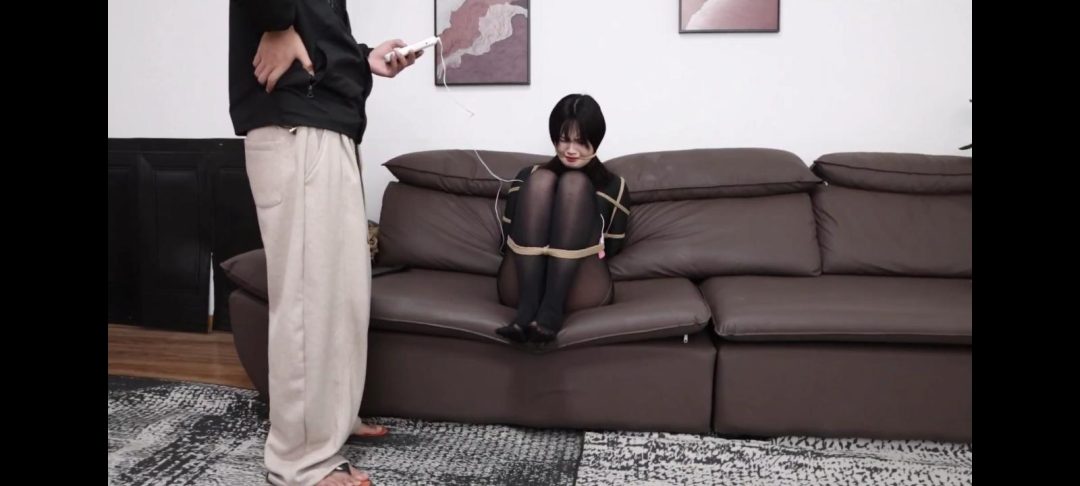 【DID订拍蜡像美少女战士】厚黑紧身衣满足同好需求 长时间脚丫特写 挠脚心 长腿美女 团缚 定身 电击贴片 电击棒折磨 鞭打 疯狂挠痒-3