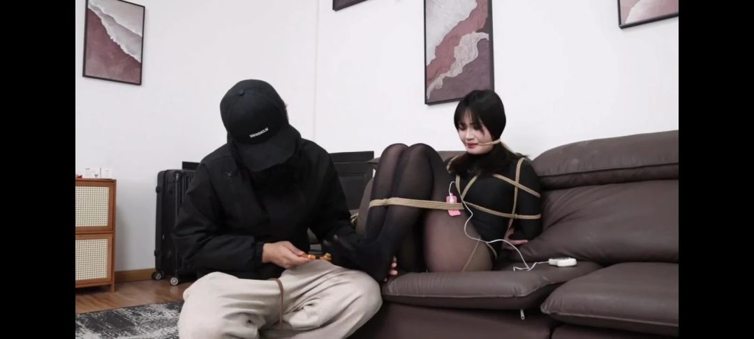 【DID订拍蜡像美少女战士】厚黑紧身衣满足同好需求 长时间脚丫特写 挠脚心 长腿美女 团缚 定身 电击贴片 电击棒折磨 鞭打 疯狂挠痒-1