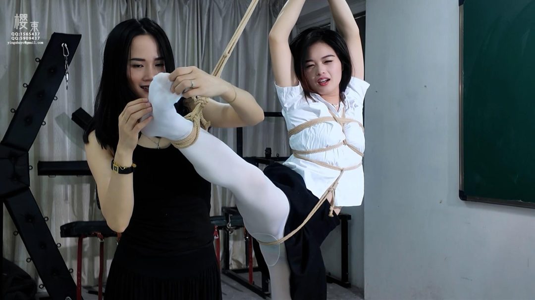 【樱束原创】《绳艺初体验的羞涩》小雨初次体验绳艺奥妙害怕里又藏着害羞！疼别怕痒的她痒的受不住却只能忍着！-6