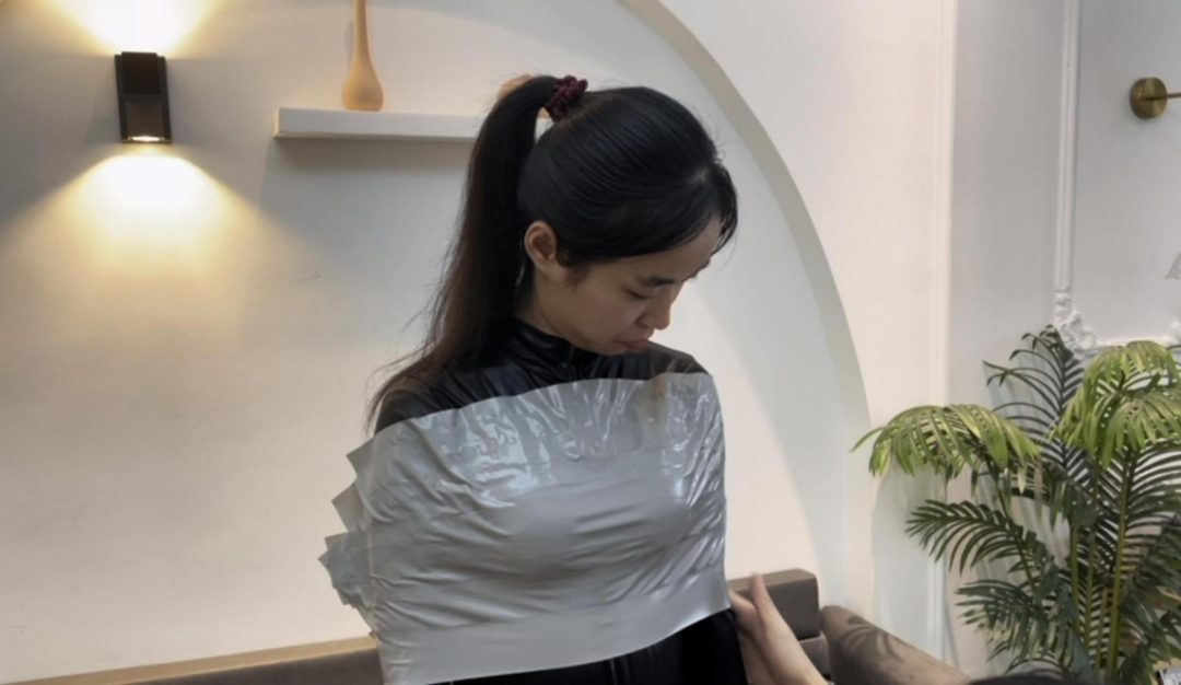 【小海】小海的胶带全包，挣脱的比较容易，所以，奖励胶带贴自己的嘴巴-1