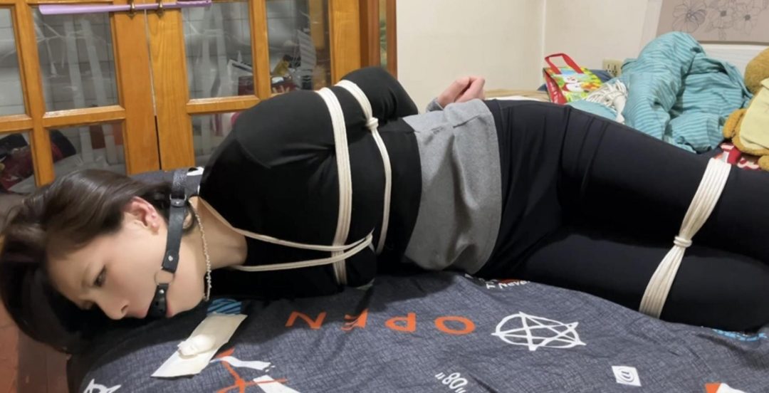 【缚艺录】【任我行】【小蛇】白袜、口球、胶带与光脚驷马-9