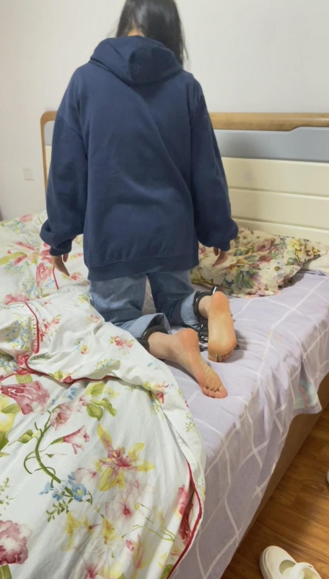 18岁高中女生焊死脚镣-电焊死镣的两天体验（下）-3