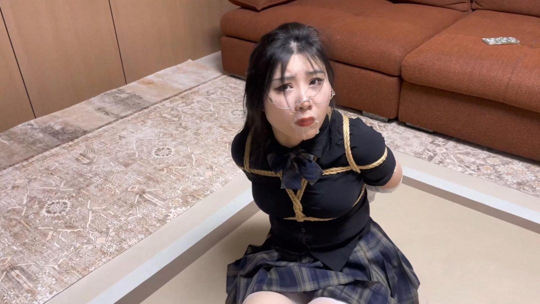 king云雀定拍《双层白丝美女—油光丝袜02》粘液丝袜 双层白丝袜包裹 粘液系列最后一步 性感油滑美腿 大量特写不要错过-14