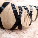 king定拍《快递~性感真人抱枕03》美女被超密集挣扎无法逃脱 被遥控器超控绷带收紧折磨 长时间挣扎拘束