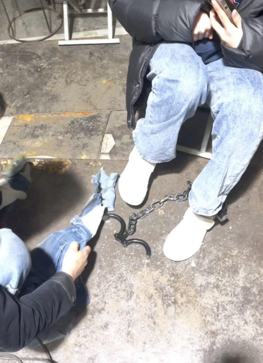 18岁女高焊死脚镣-电焊死镣的两天体验（上）-7