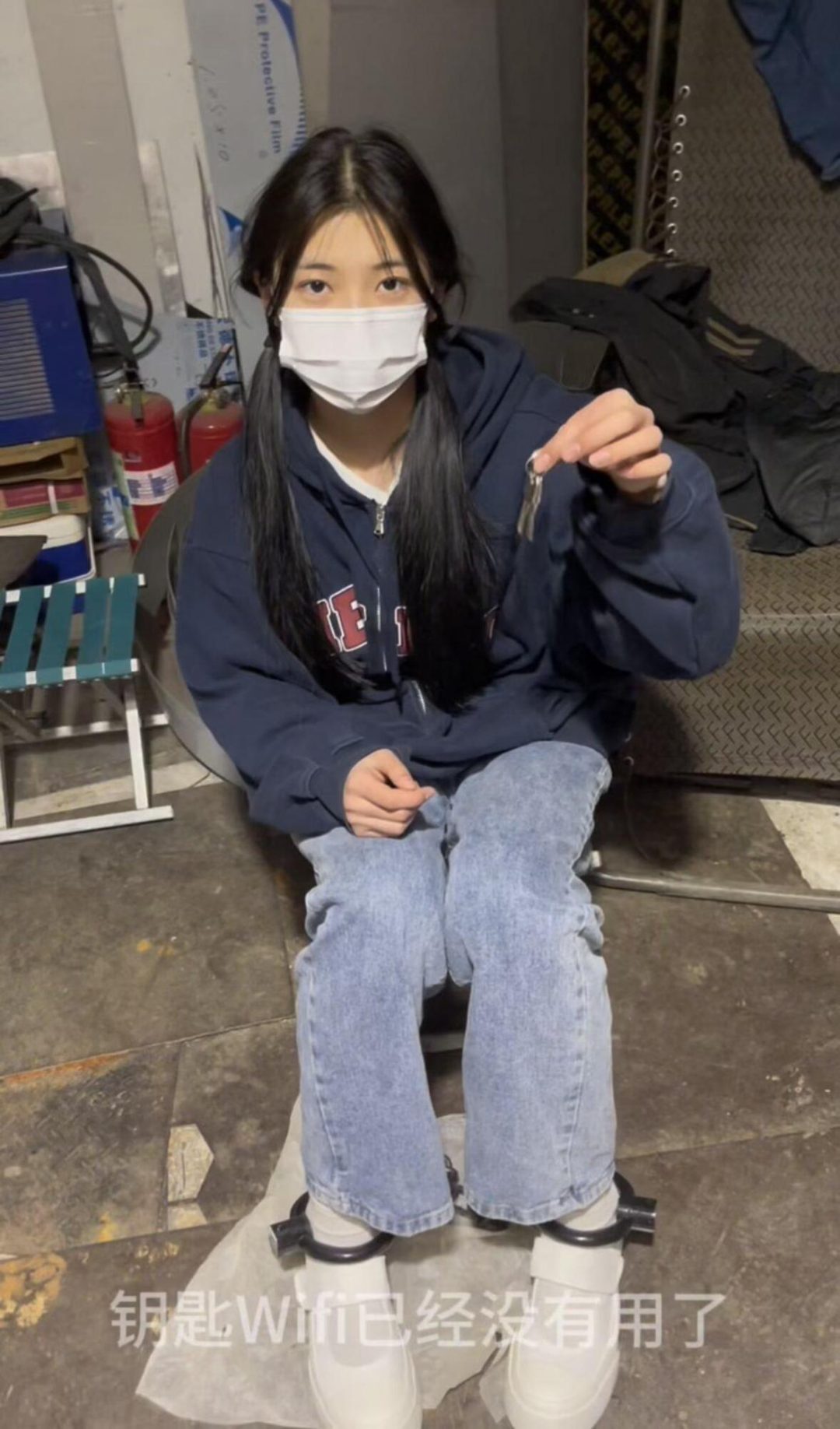 18岁女高焊死脚镣-电焊死镣的两天体验（上）-2