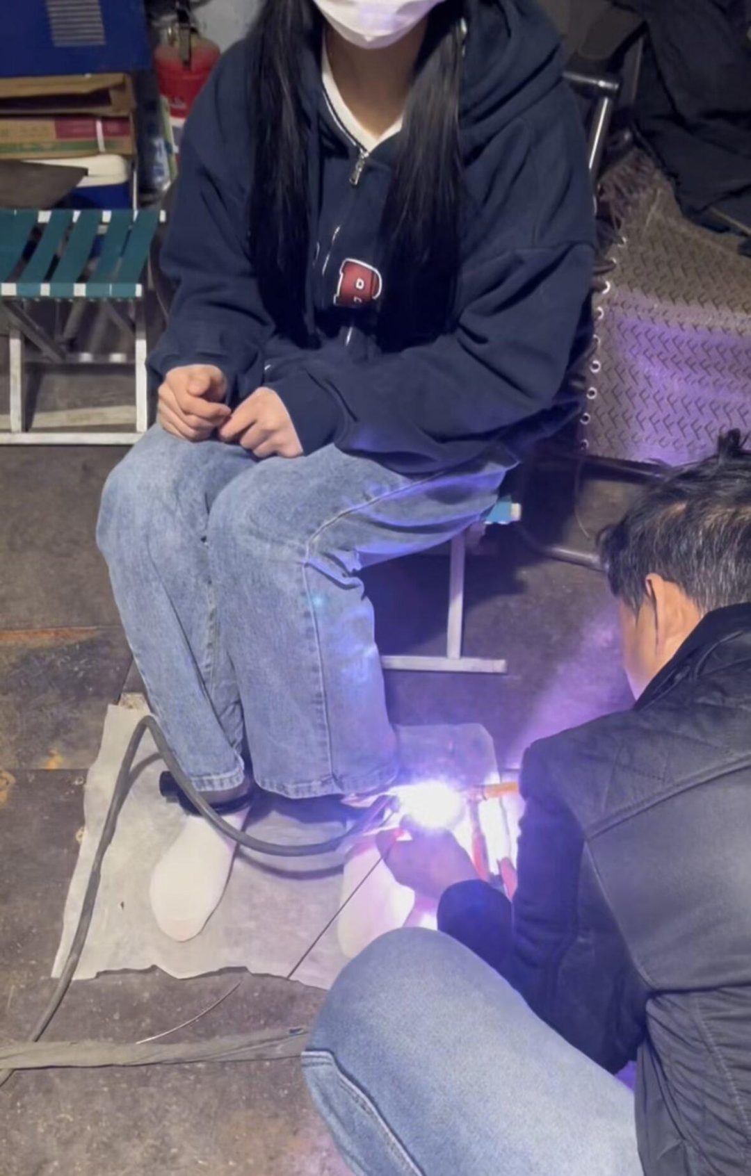 18岁女高焊死脚镣-电焊死镣的两天体验（上）-1