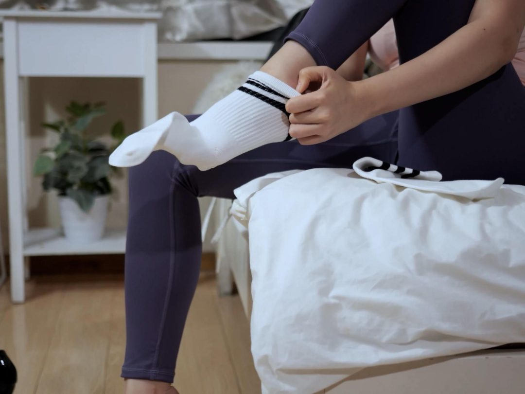 【红鲤鱼公映】紧身瑜伽服白袜，固定吊腿，大字固定-3