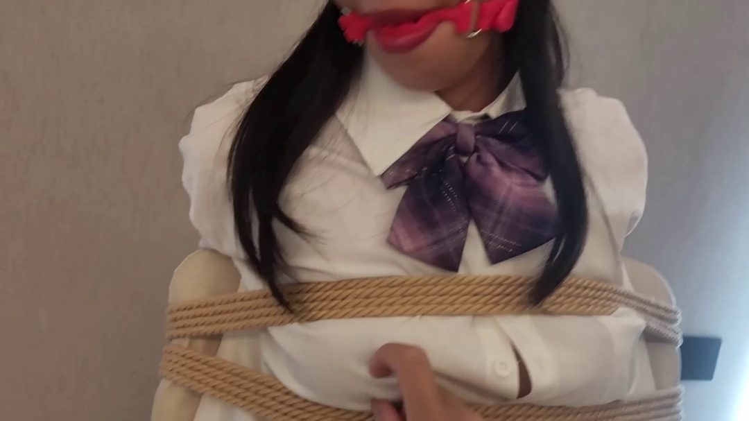 邻居妹妹3（下集）凳子固定，驷马，股绳，口水收集， TK，打屁股-3