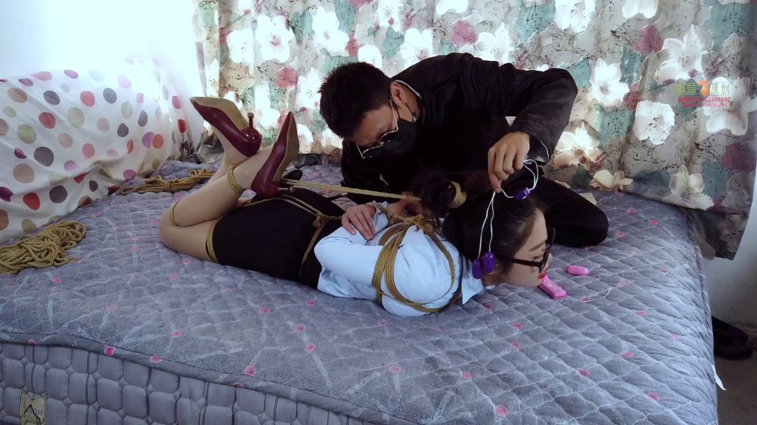 露露迟到的秘书-6