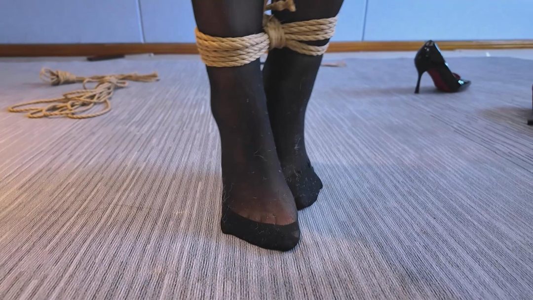 绳屋藏娇 定拍：洛洛黑丝吊脖子-3