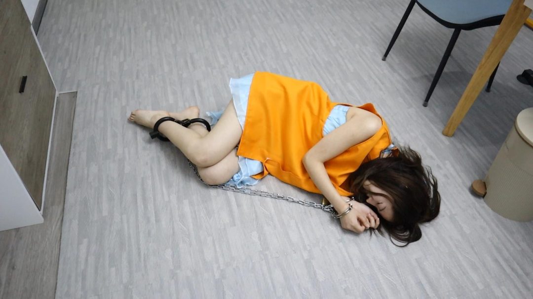 趾间艺束工作室 科学怪人珊迪 被捕 审讯审判 挠脚挠全身TK 手铐脚铐脚趾铐-8