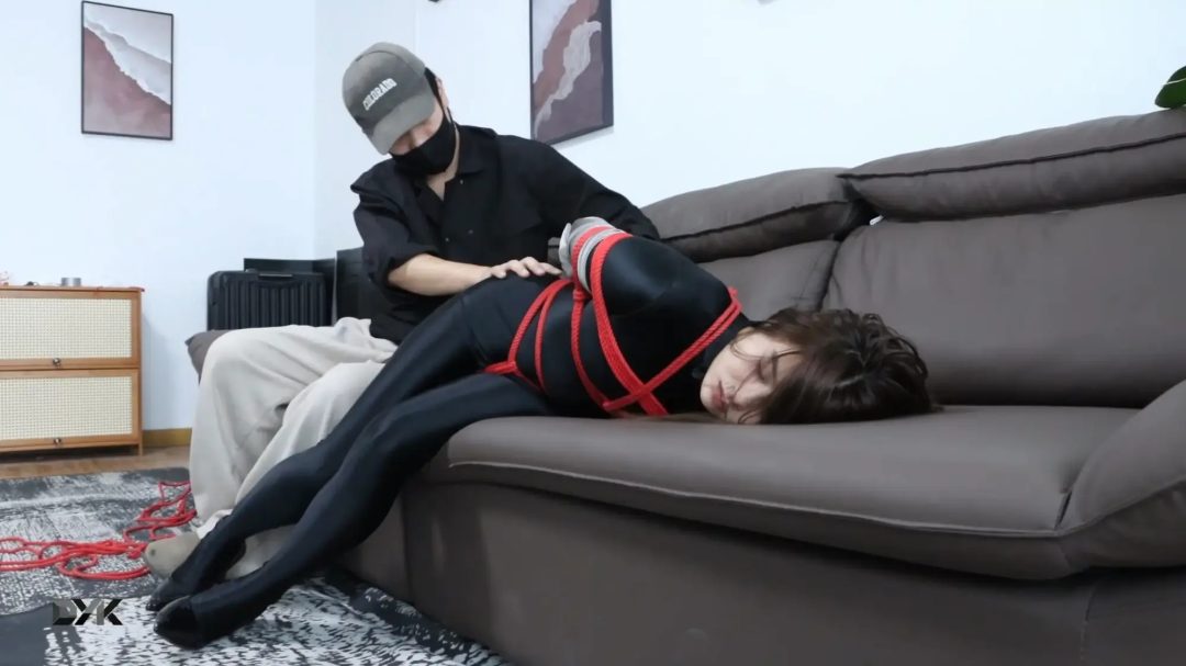 尤物收藏夹·希希·抓到小偷就装箱-2