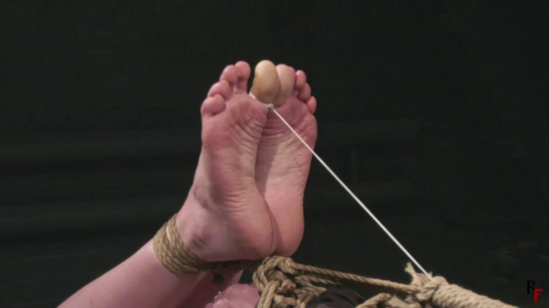 女神Astrid 为了男友的快乐而绑-6