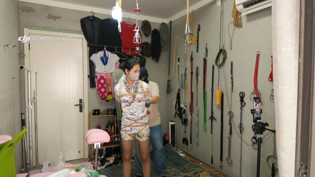 文慧空姐服吊缚，灰丝银高-6