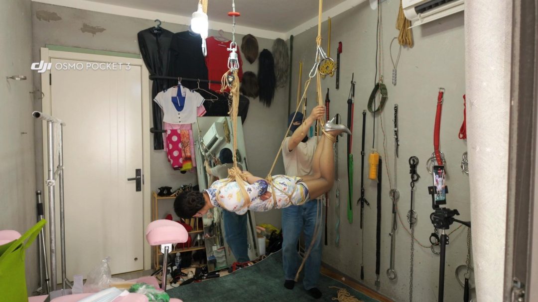 文慧空姐服吊缚，灰丝银高-5