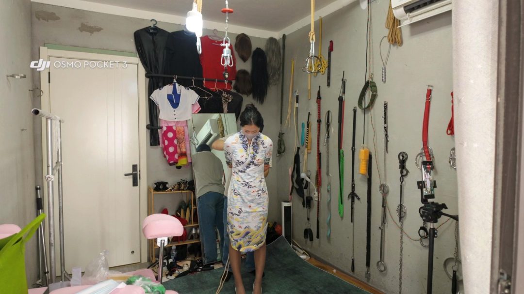 文慧空姐服吊缚，灰丝银高-2