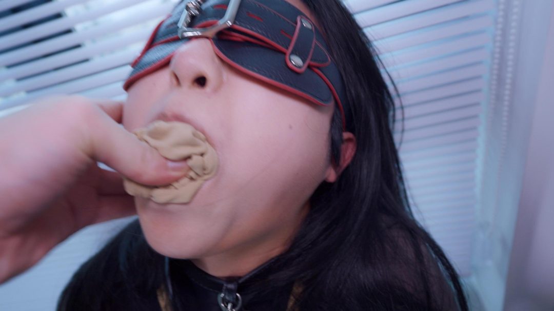 【丝米定拍】《不要和陌生人说话Ⅱ》主播小A被榜一大哥约线下，绑起来，按在沙发上撅起屁股，随后牵进房间，居然还想跑，开腿固定在椅子上-6