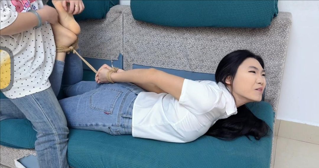 雯雯驷马挠痒体验 牙刷➕撸猫手套➕润滑液 笑出强大-1