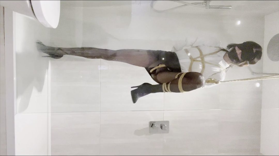 吊缚特辑，强制踮脚罚站！并腿+单脚两种吊绑、JK、水手服、OL、迷你上衣、肉丝+黑丝吊绑-8