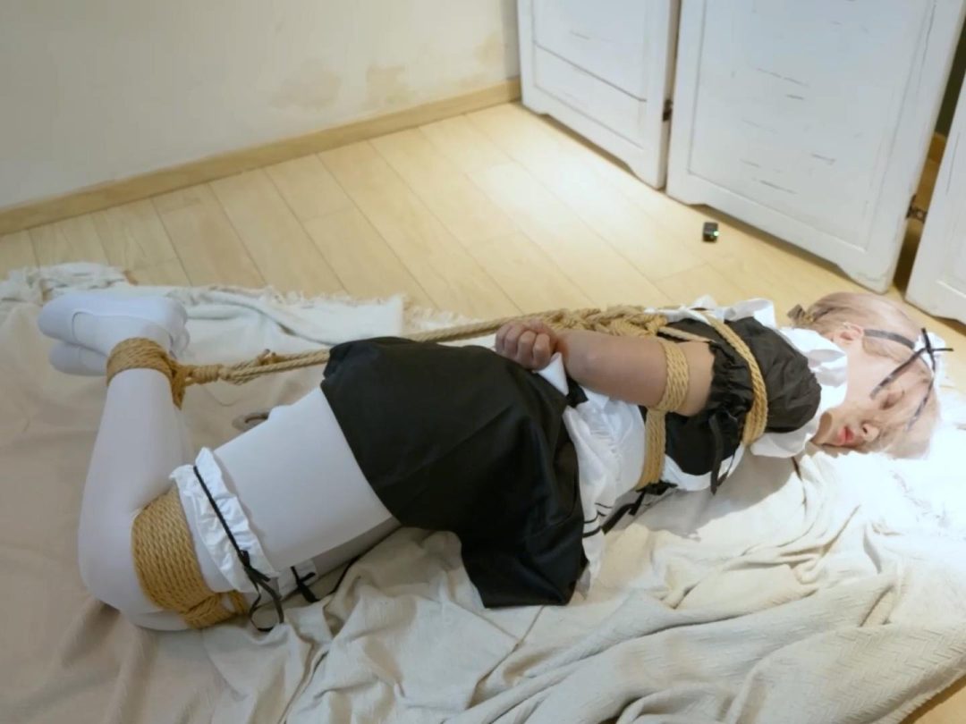 【红鲤鱼公映】小發早期白丝体操服+白丝女仆装紧缚-8