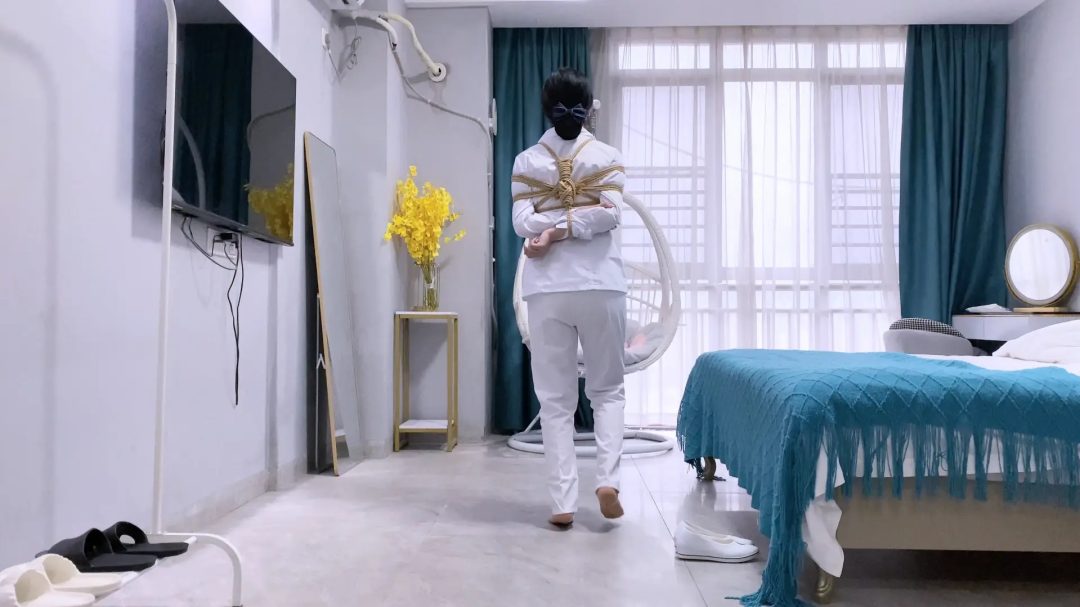 【嗷大喵】- 客户定拍-护士服+日式紧缚+胸缚+口球+高抬腿走路+带足钉走路+垫脚强制弓腰+强制抬头+电击+垫脚站立+流口水+强制M开腿+tk挠脚心等等-4