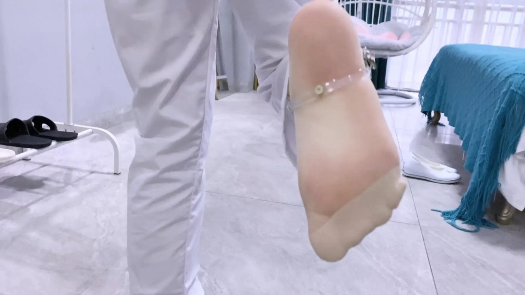 【嗷大喵】- 客户定拍-护士服+日式紧缚+胸缚+口球+高抬腿走路+带足钉走路+垫脚强制弓腰+强制抬头+电击+垫脚站立+流口水+强制M开腿+tk挠脚心等等-3