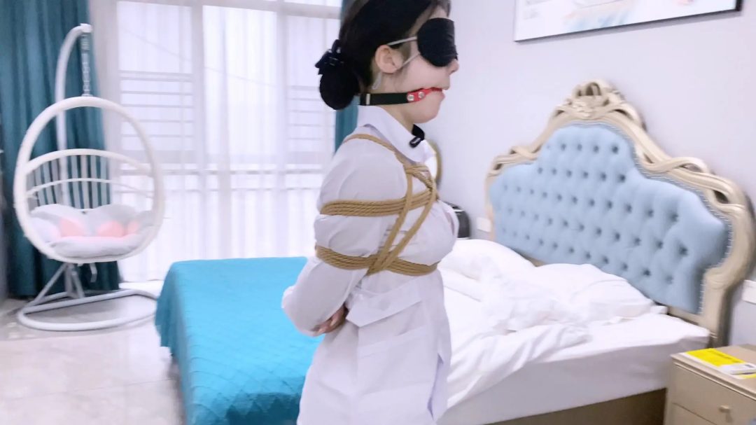 【嗷大喵】- 客户定拍-护士服+日式紧缚+胸缚+口球+高抬腿走路+带足钉走路+垫脚强制弓腰+强制抬头+电击+垫脚站立+流口水+强制M开腿+tk挠脚心等等-2