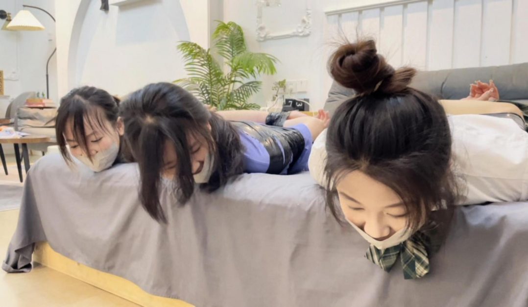 【小依】【小汪】【小杨】毛巾堵嘴，光面胶带封嘴后，继续互相解脱，捆绑+封嘴全过程，3个人的简单挣脱实验3~-10