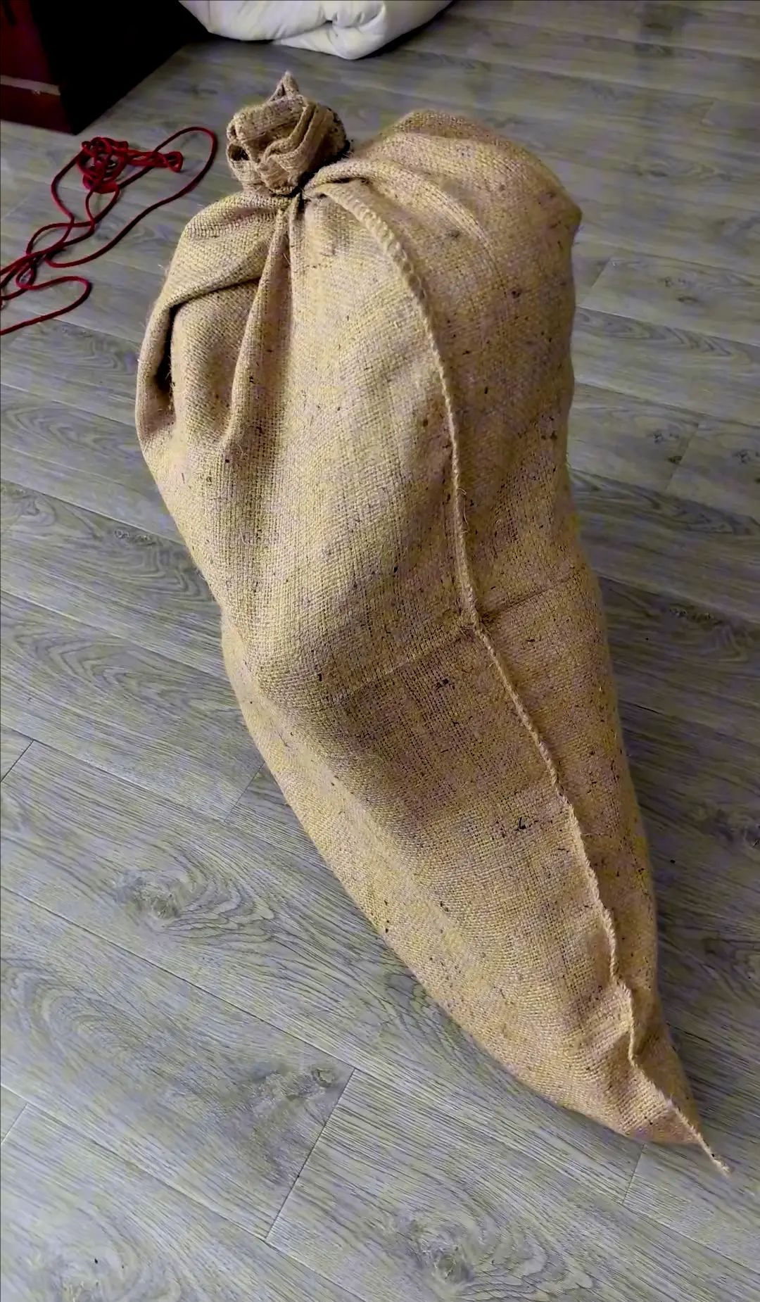 栖月 《女OL的麻袋全包之旅》迷晕OL捆绑装入麻袋，逃跑失败再次再棉被全包-4