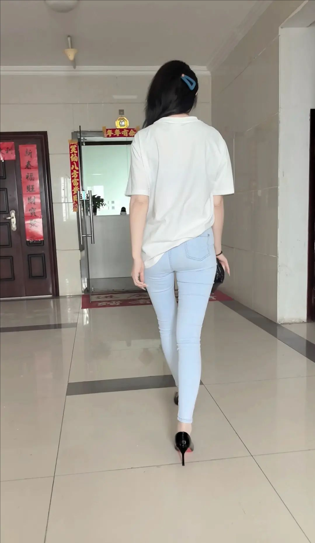 栖月 《女OL的麻袋全包之旅》迷晕OL捆绑装入麻袋，逃跑失败再次再棉被全包-1