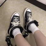 女研究生的镣铐日常-戴脚镣外出的意外-打不开的脚镣