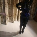 LATEX紧身束衣 过膝长靴 被圈养的胶衣宠物女孩