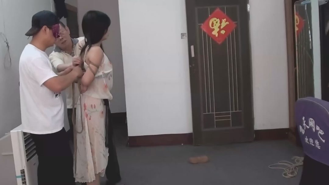 定拍漂亮模特雪儿性感透明睡裙捆绑-5