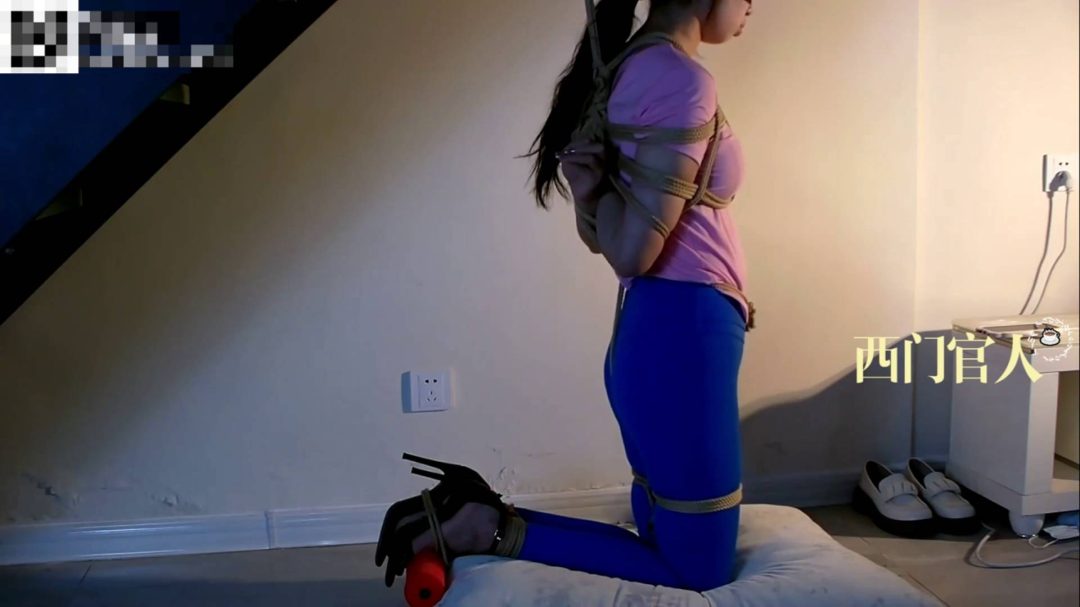 股绳放置的小姐姐-4