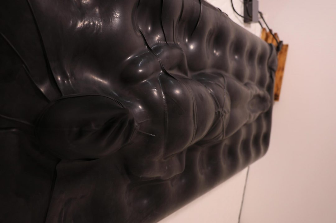 紧缚玩偶02-乳胶床禁锢-2