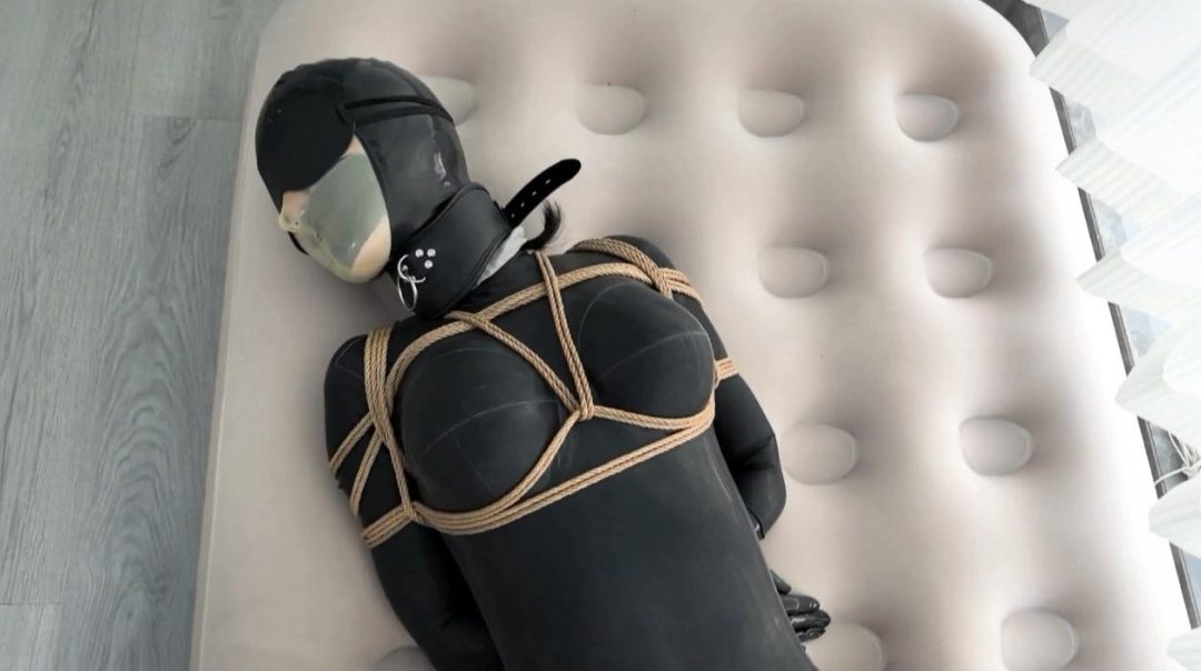 【真·全程高能】全篇止息头套没摘过带了50分钟，后程还继续套buff，疯狂挣扎，绝望崩溃 胶衣+丝袜-3