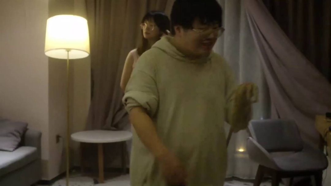 和女同学一起玩KB-1