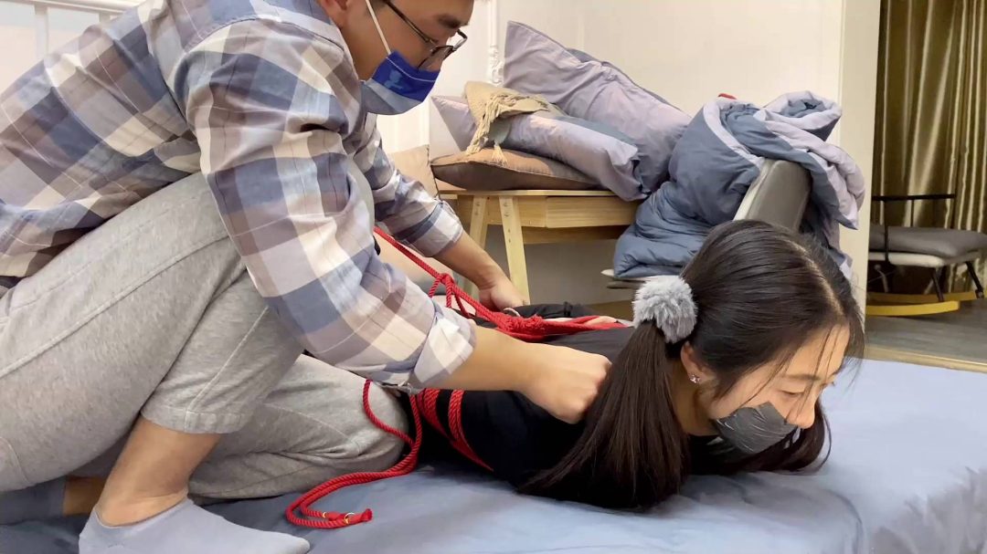 小鱼的驷马紧缚，银色胶带贴起来-6