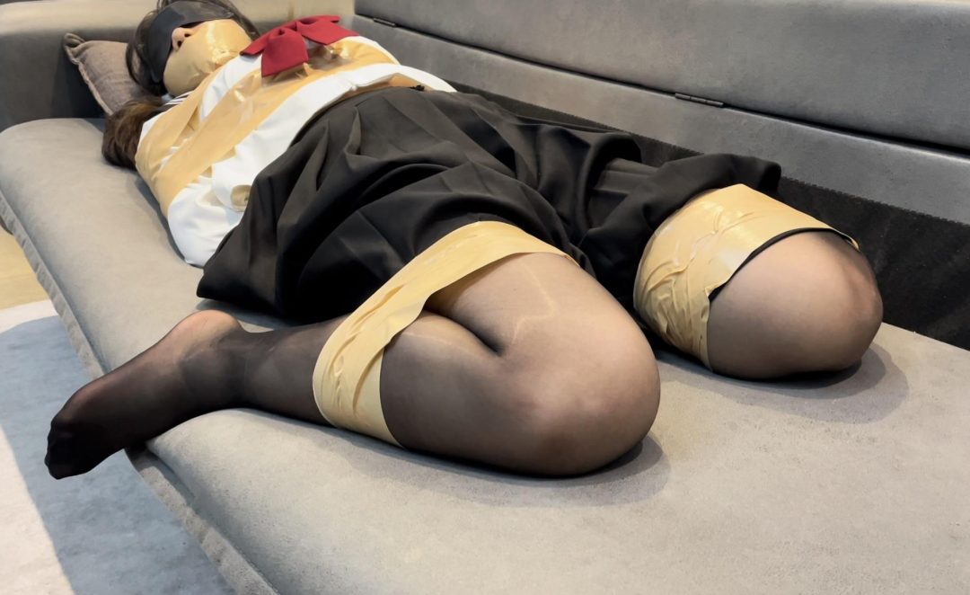 【小雨】【招模特】小雨的胶带捆绑与挣扎-10