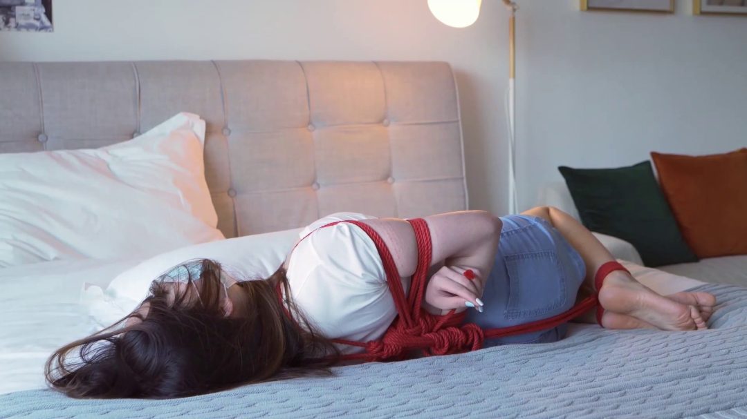 02年软妹子新模试镜团缚挣扎+直臂驷马放置-4