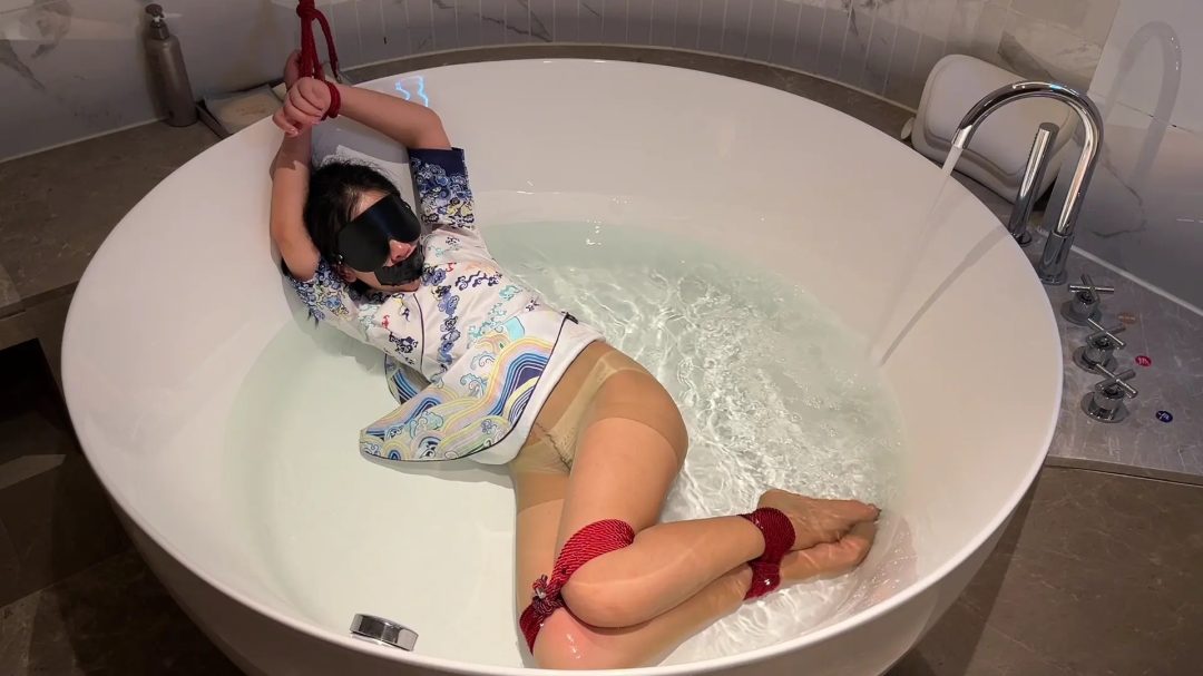 【灰色丝袜/咖色丝袜】【浴缸】【丝袜堵嘴】-5