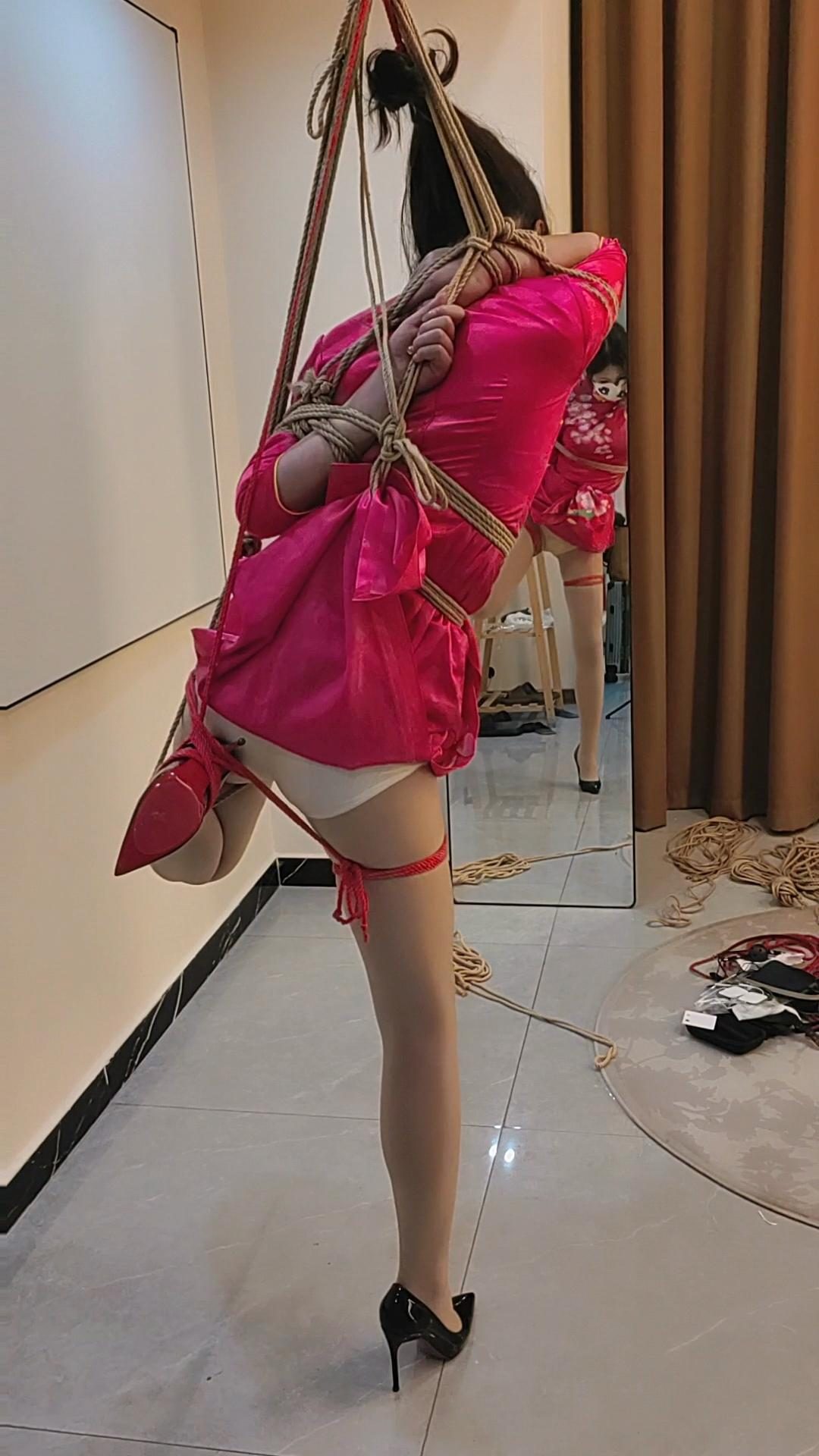 旗袍背剑式单腿紧缚-5