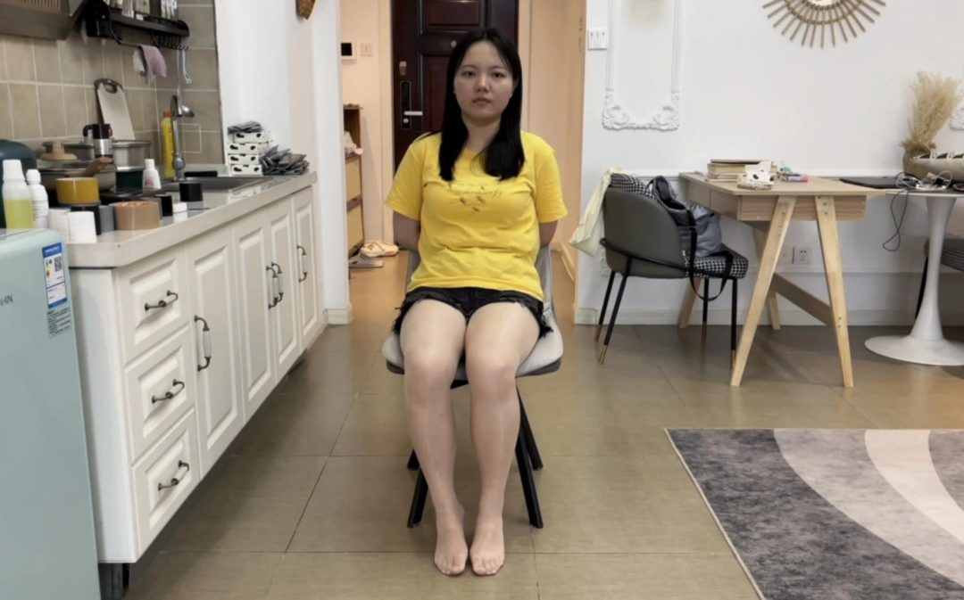 【小沐】银色胶带的椅子缚-1