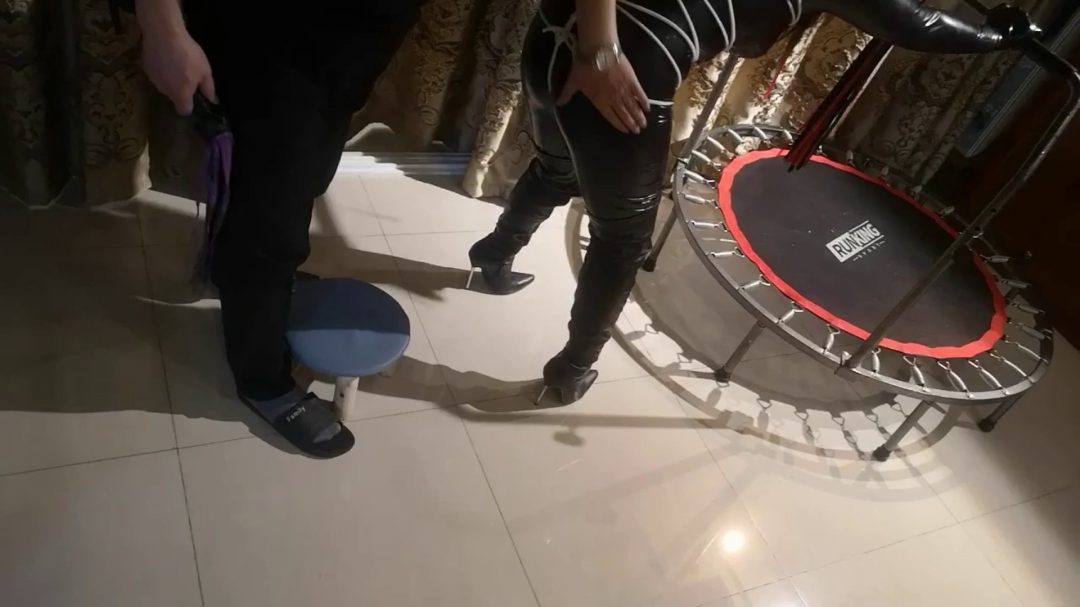 穿上乳胶衣，乳胶头套，龟甲紧缚一顿施虐-8