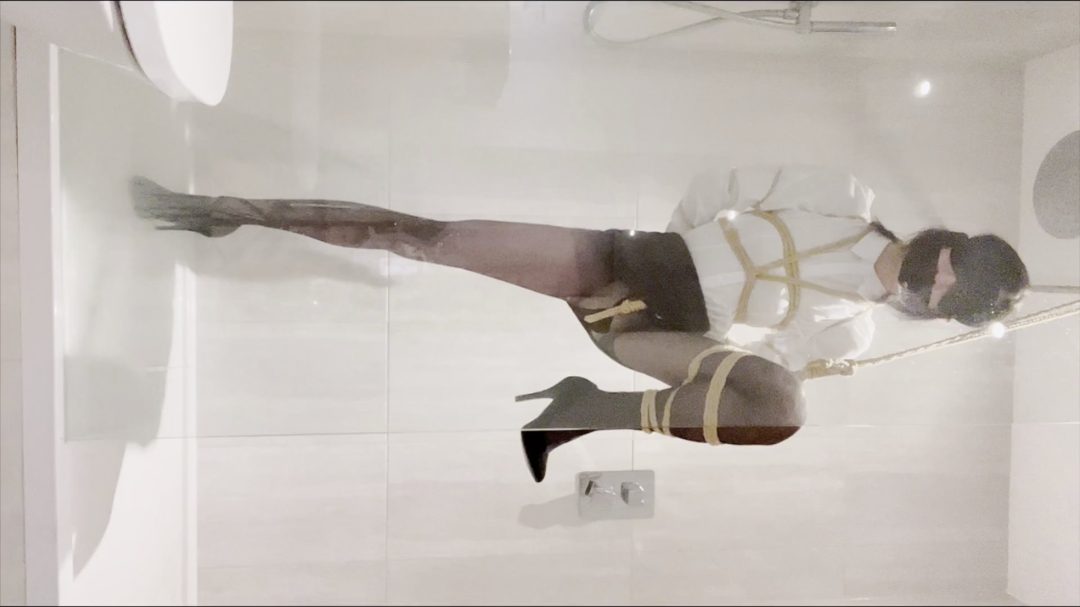 吊缚特辑，强制踮脚罚站！并腿+单脚两种吊绑、JK、水手服、OL、迷你上衣、肉丝+黑丝吊绑-7